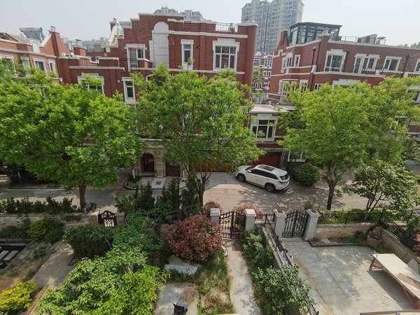 济南高新奥体中心中海奥龙观邸别墅奥体附近联排别墅出租  停车出入