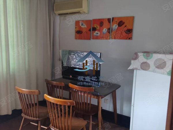 金华东阳东阳市中心吴宁西路70号楼户型方正，精装修，地段交通方便。出租房源真实图片