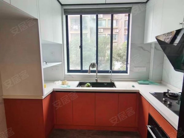 嘉兴海宁海宁市区浅水湾小区城南银泰旁 3房2卫 新精致装修 3200元