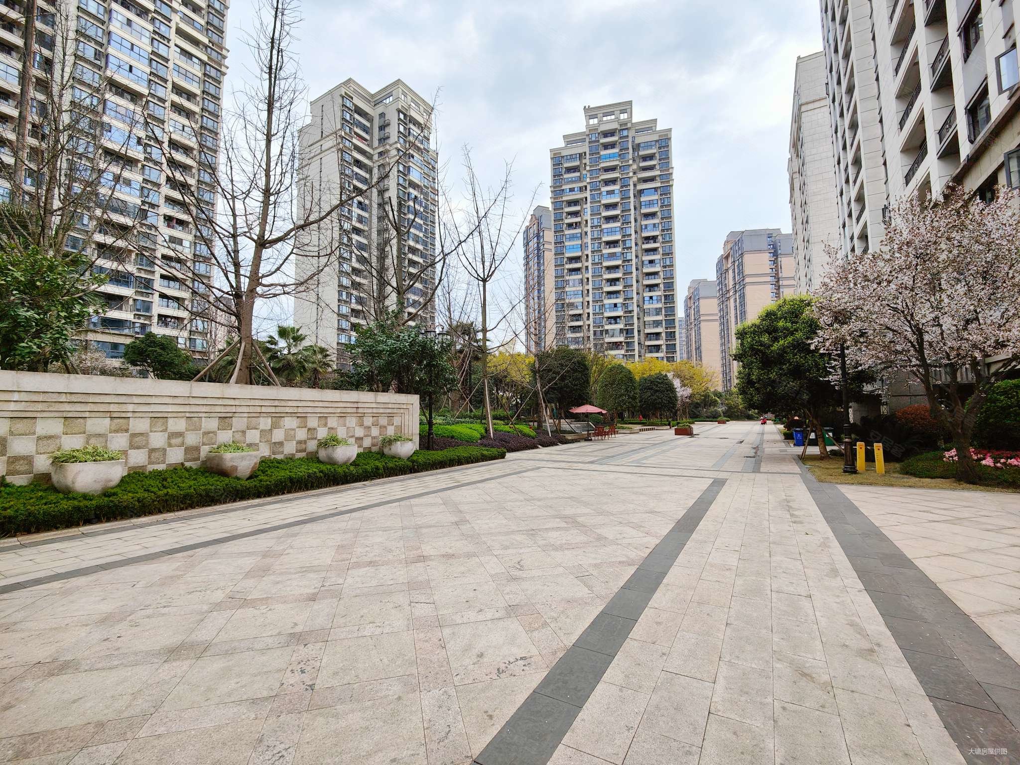 恒大天府城邦二期双卫生间楼层好楼龄新满二商品房