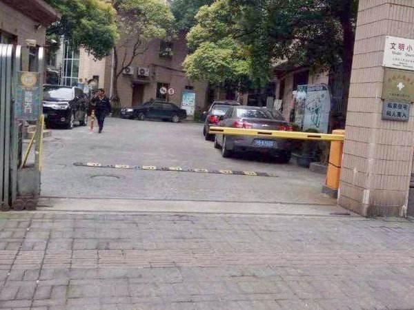 【多图】凯旋公寓,新华路租房,业主出租i钥匙在手i精装三房i近虹桥路