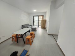 阜阳颍上三八购物广场吾悦广场旁,慎城镇中心校旁,四里湾安置区3室出租,2台空调。出租房源真实图片