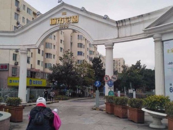 上海闵行七宝万科城市花园新上,精装修小复式,九号线十号线地铁站旁