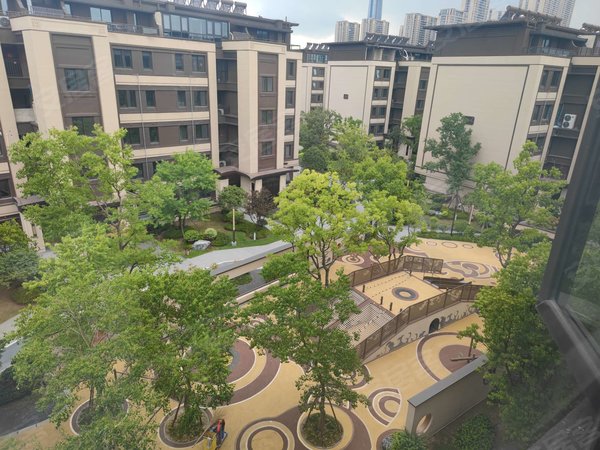 苏州吴江太湖新城建发悦江南房源采光好,南北通透,业主诚意出出租房源