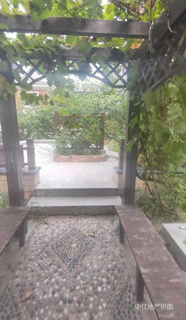 国华东方美郡(别墅)7室2厅3卫284.64㎡南北1400万