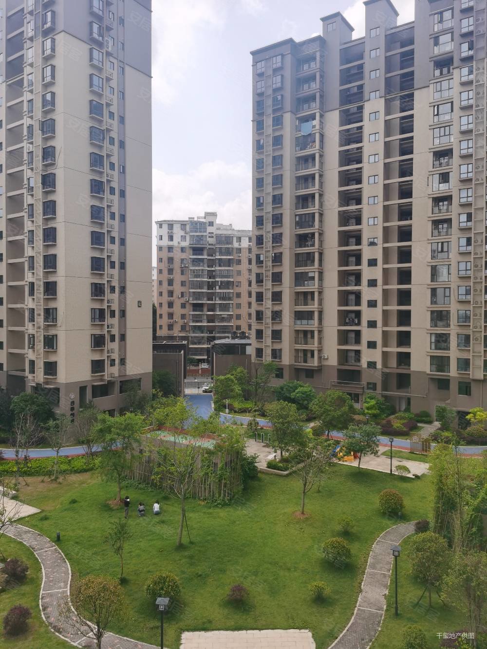 出家门进校门,南北通透,清华城二手房,82万,4室2厅,2卫,140平米-咸宁