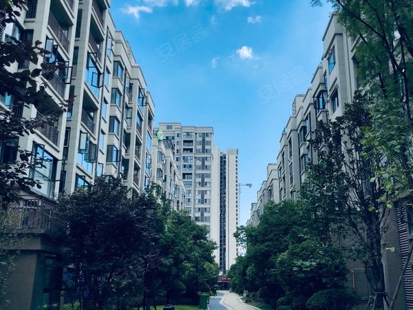 贵阳观山湖金阳客车站碧桂园西南上城紫御府(地暖已开通 3000带车位包
