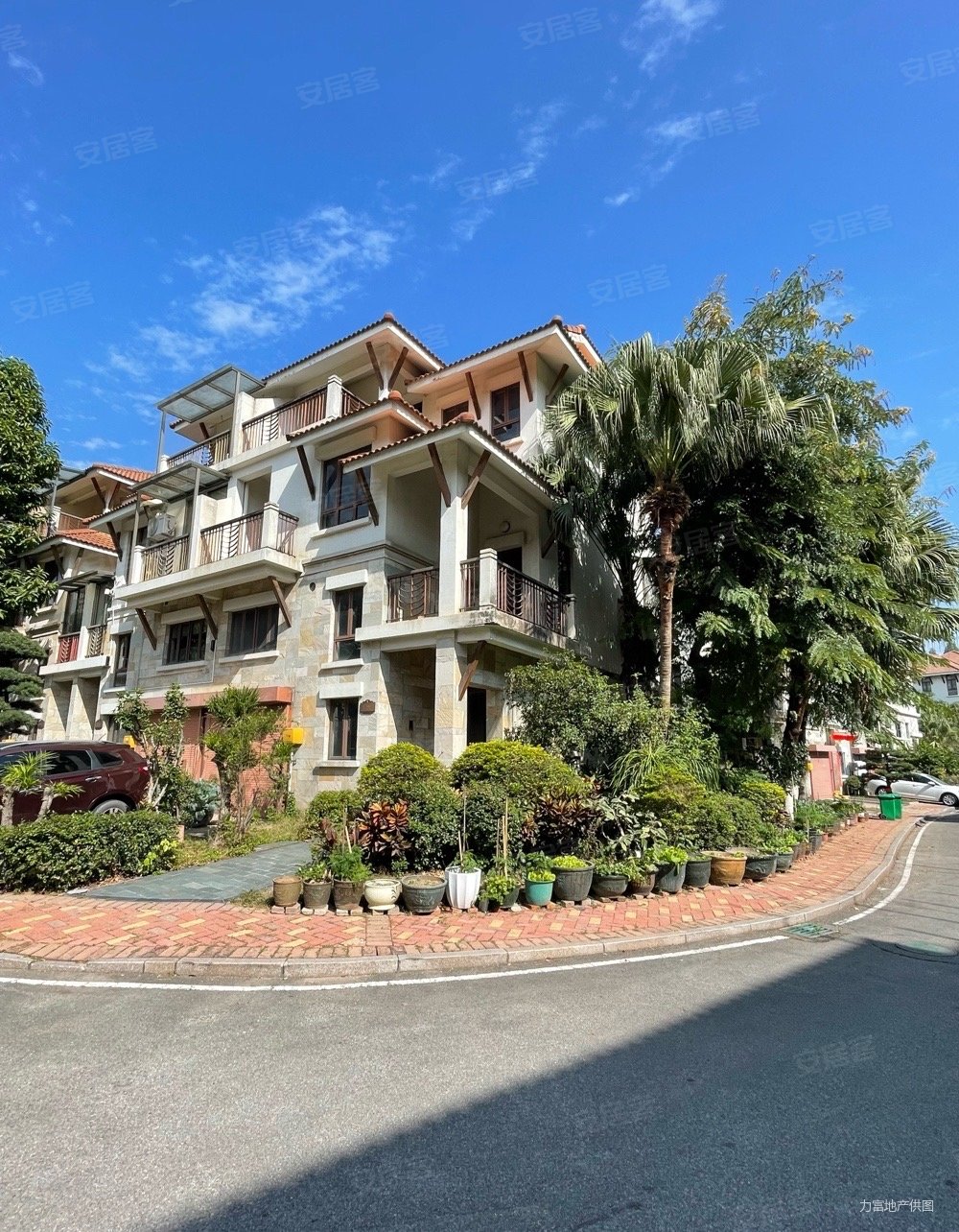 保利紫山单边位别墅价格有惊喜250方可以停5台车位置安静