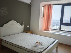 绍兴袍江宝龙广场农商院附近。宝龙世家,两湖幼儿园对面,拎包入住。采光好出租房源真实图片