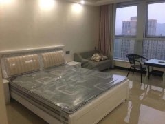 出租长江越领星公馆单身公寓，朝南60平精装，特价出租2万一年