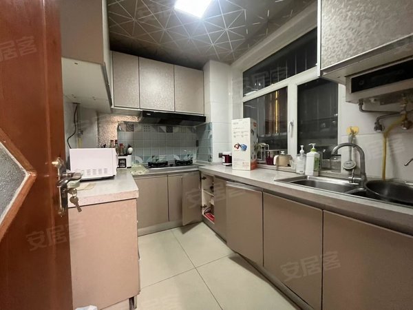 昌吉昌吉市华洋广场吉祥花园(长宁南路)吉祥花园(长宁南路) 3室2厅1卫 电梯房 122平出租房源真实图片