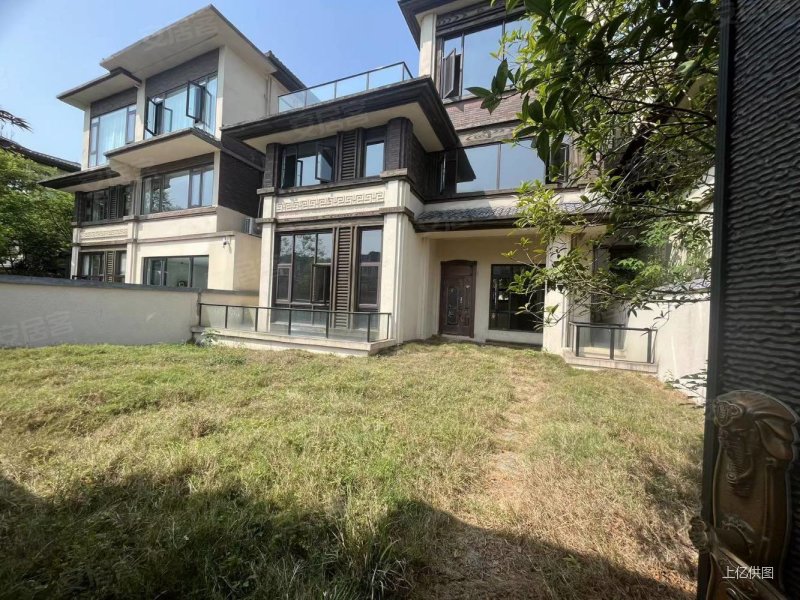 四季花城棠樾府5室2厅5卫400㎡东南310万