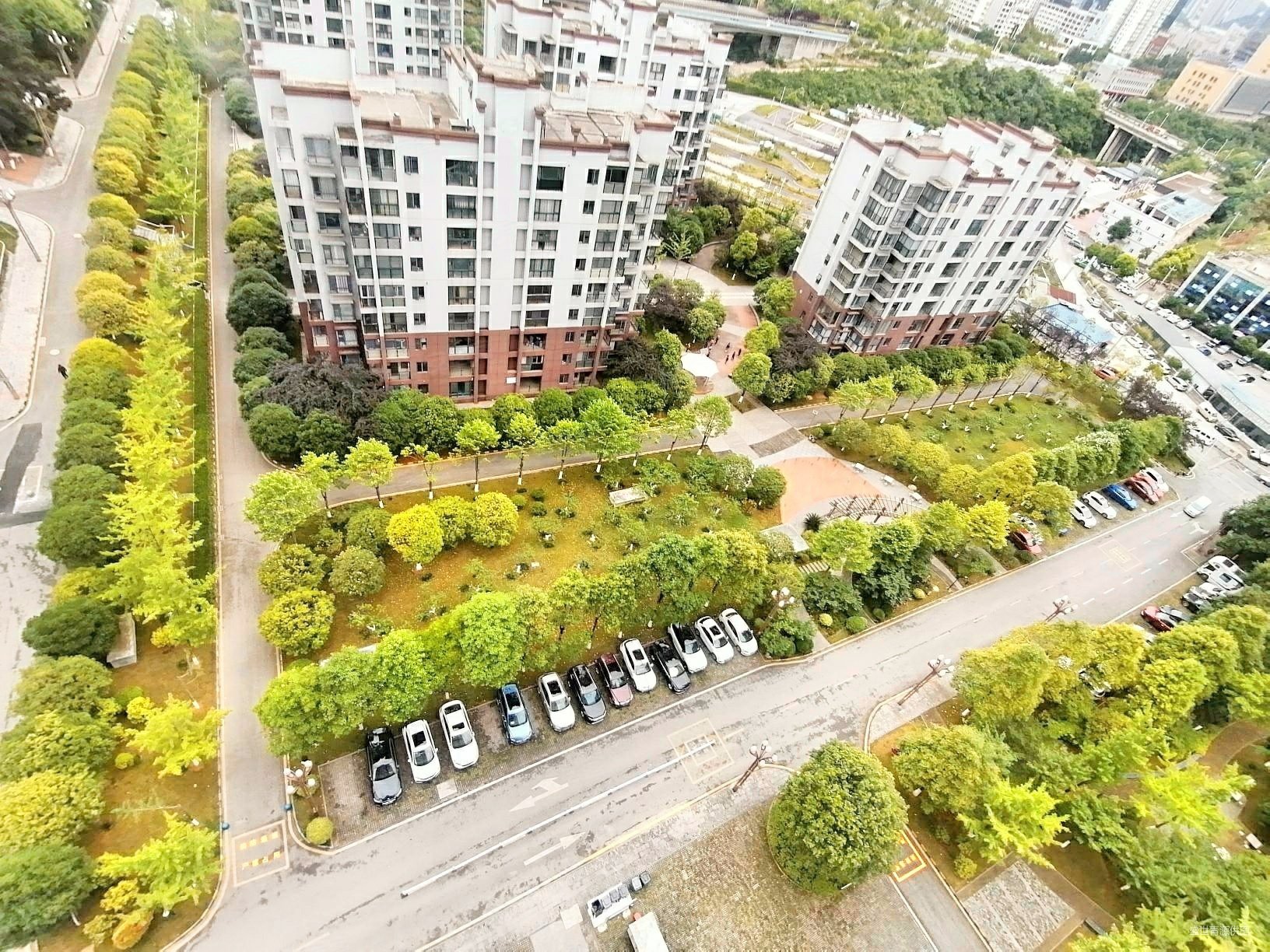 观山小区华东师范视野无遮挡四房纯毛坯带书房户型方正好楼层