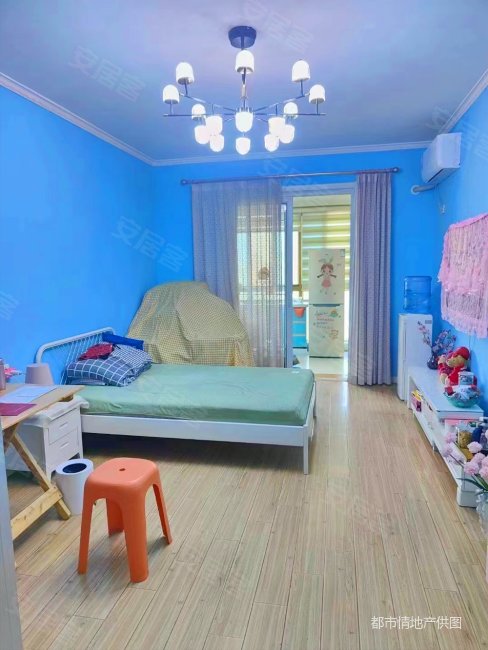 东关南街南口 精装一居室 双气 位置好出行方便可按揭随时看房,乐居