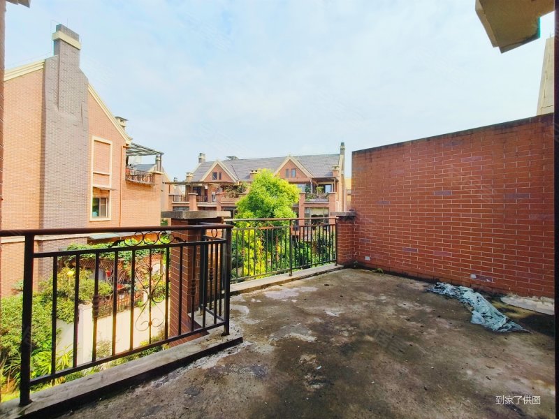 花溪半岛布莱顿联排别墅朝花溪河配套齐全看房方便