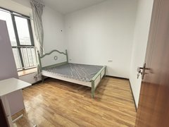 贵阳观山湖世纪城无中介!押一付一金源街附近龙贤苑南区精装修家具齐全拎包入住出租房源真实图片