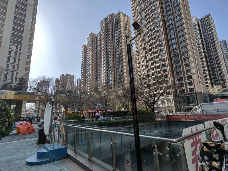 豪华装修 拎包入住 送地下室 全天采光刺眼 世茂天城名泉春晓