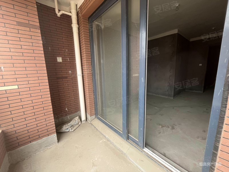 公园里三期电梯洋房,小区中间位置,飞机户型三室两厅两卫