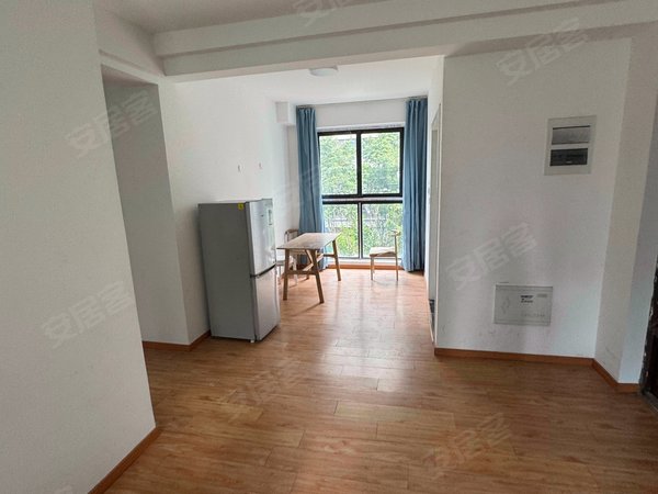 海宁长安镇农发区中天钱塘玥2500车位出租，可以租半年出租房源真实图片