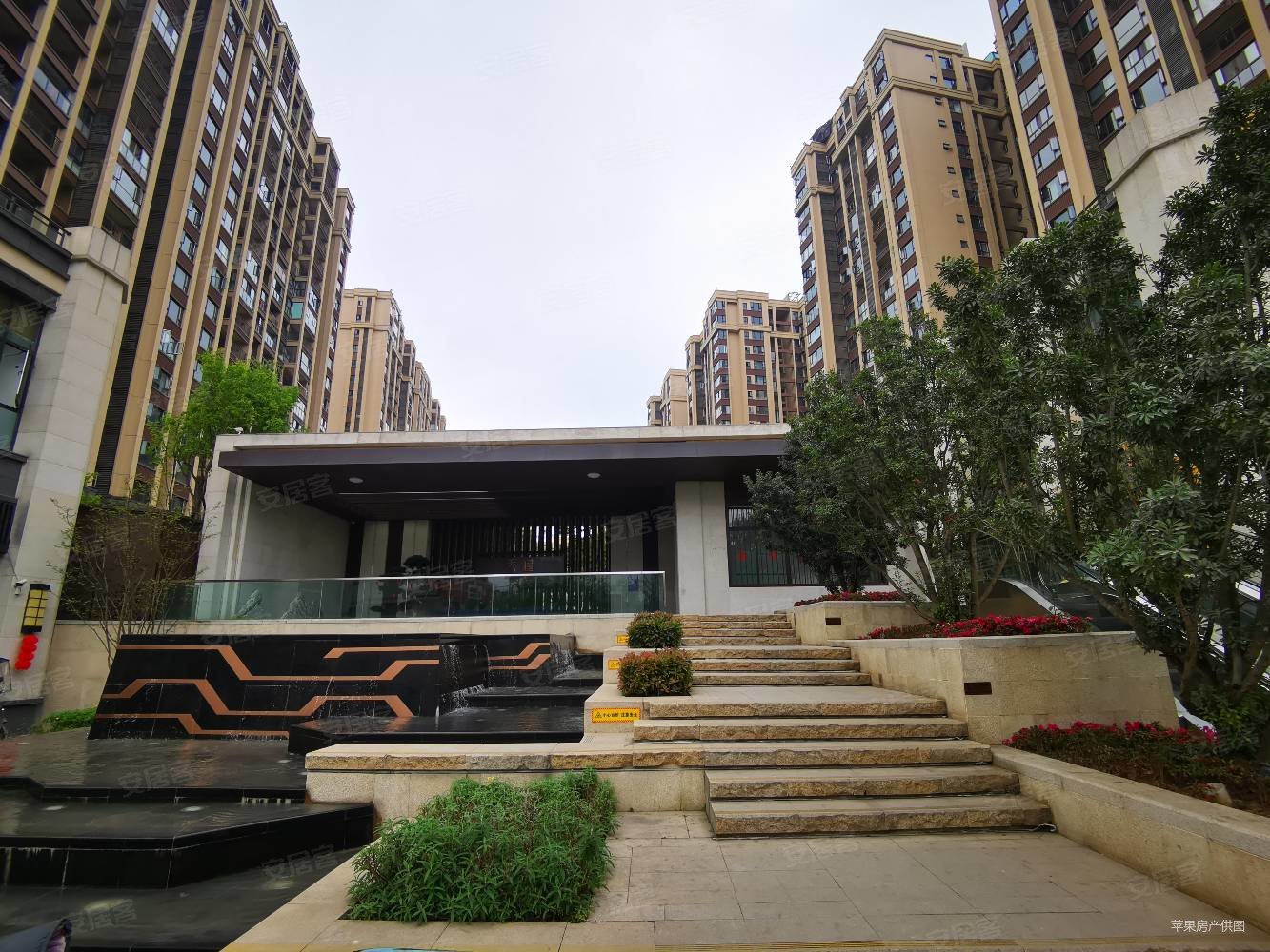 长虹天樾丨送30平方丨朝南朝中庭丨清水四室丨117万