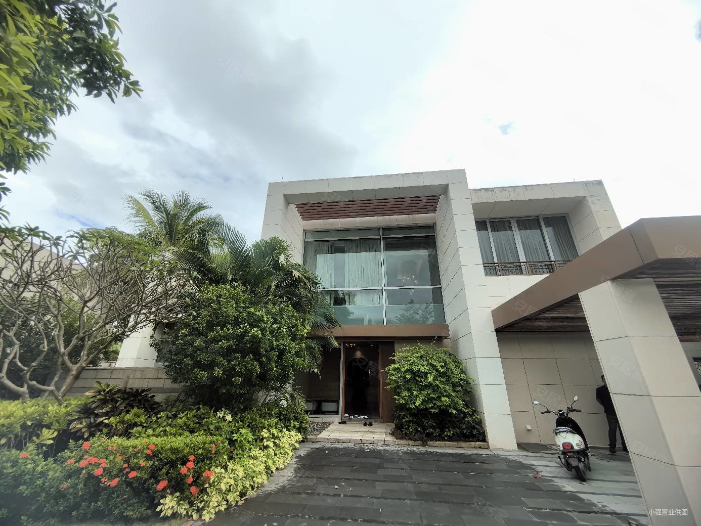 海棠湾银海独栋别墅出售496平5室3厅7卫带泳池花园