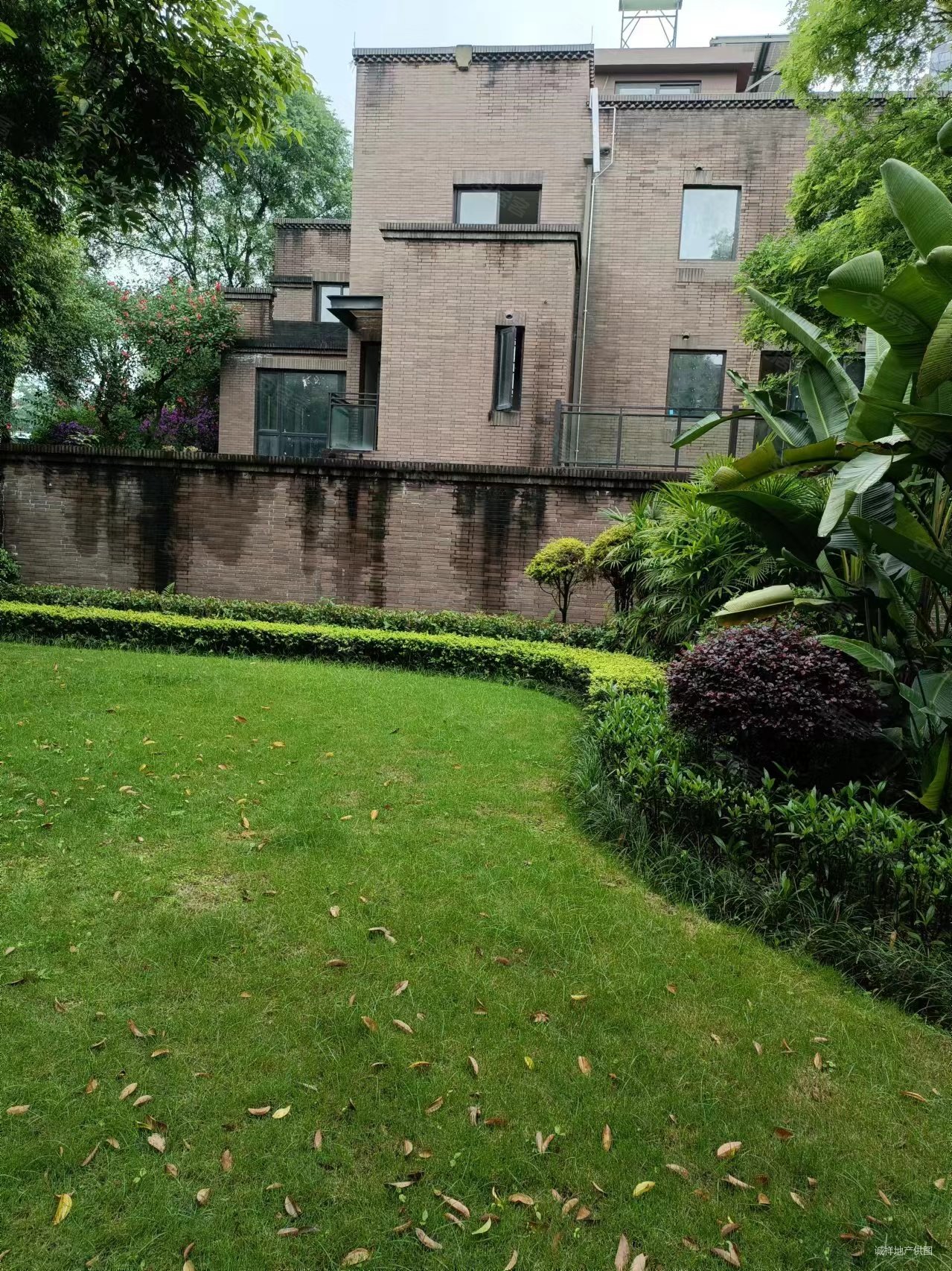 出售 万科渝园 联排别墅清水房  位置安静 带双车位 大露台