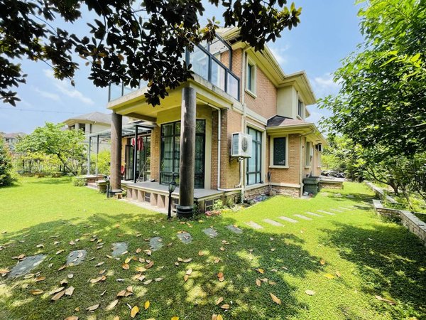 杭州富阳银湖九龙山庄(别墅)九龙山庄(别墅) 5室2厅3卫 300平 精装修