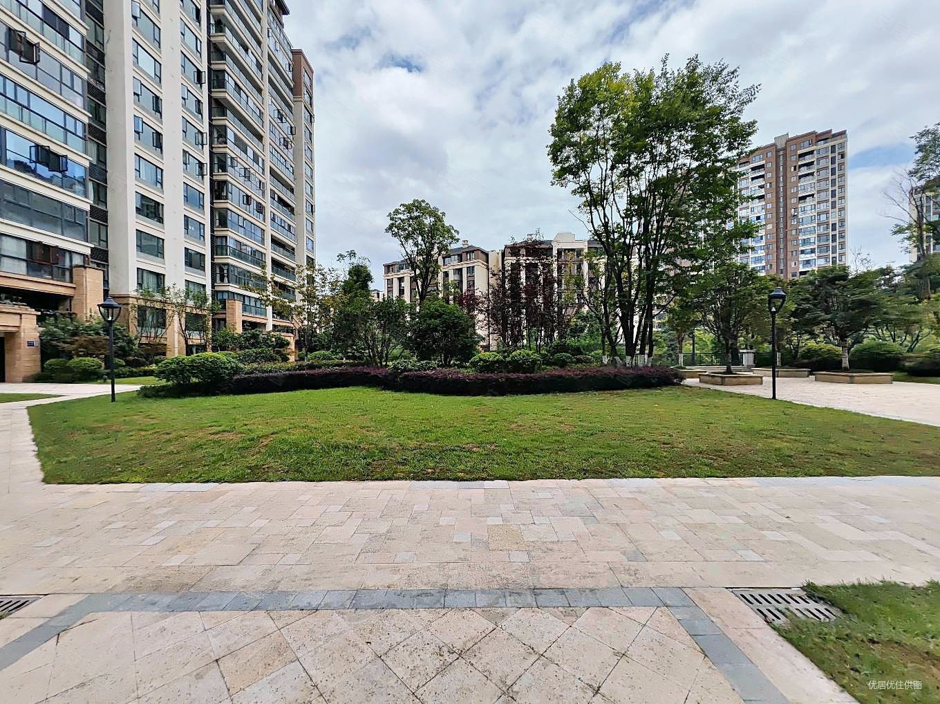 乐湾国际山湖语花园空墅,中套,视野开阔采光好.