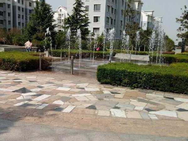 青岛城阳夏庄鑫江水青木华东方城商圈 水青木华 套二 1400月 多套出租