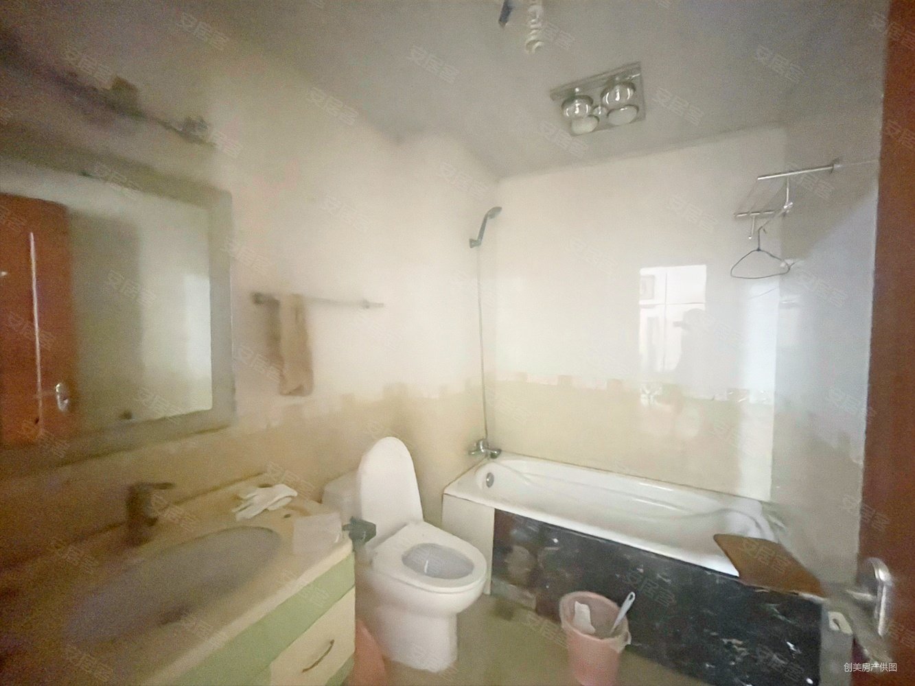 新安一区 90平 两房朝南 简单装修 南北通透