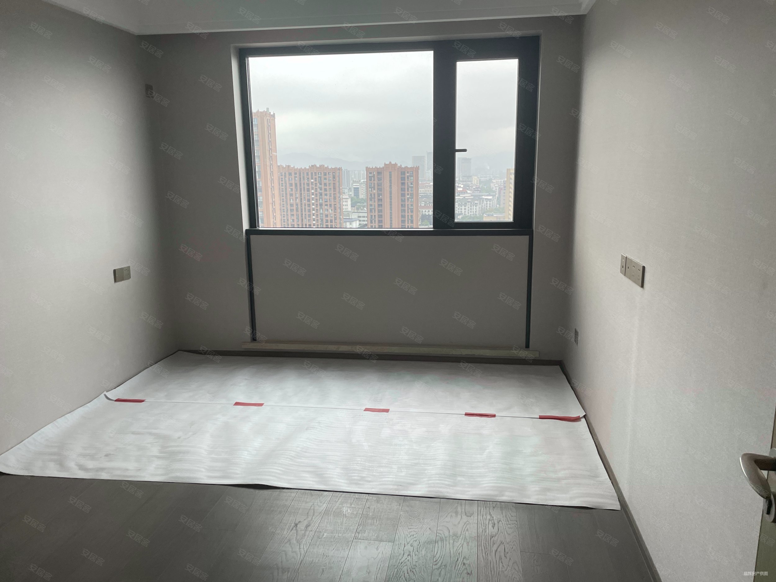 龙山名都4室2厅3卫169㎡南北285万