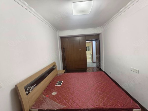 港岛花园二楼3房2厅2卫130平米出租靠近古镇