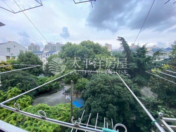 【多图】控江二村107弄小区,杨浦公园租房,简约大气 复古主卧 您的