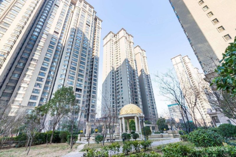 新上保镇 凌宇犀地二期 三室双卫 中间层 精装修 唐小