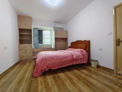 巴中巴州回风北路华府卧室带卫生间，无中介，长短租均可。出租房源真实图片