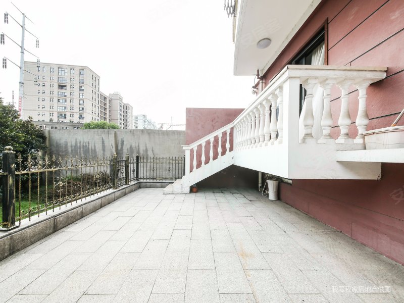 园区联排边户 16年装修100万 送车位和车库 带花园 急售,朗琴湾花园