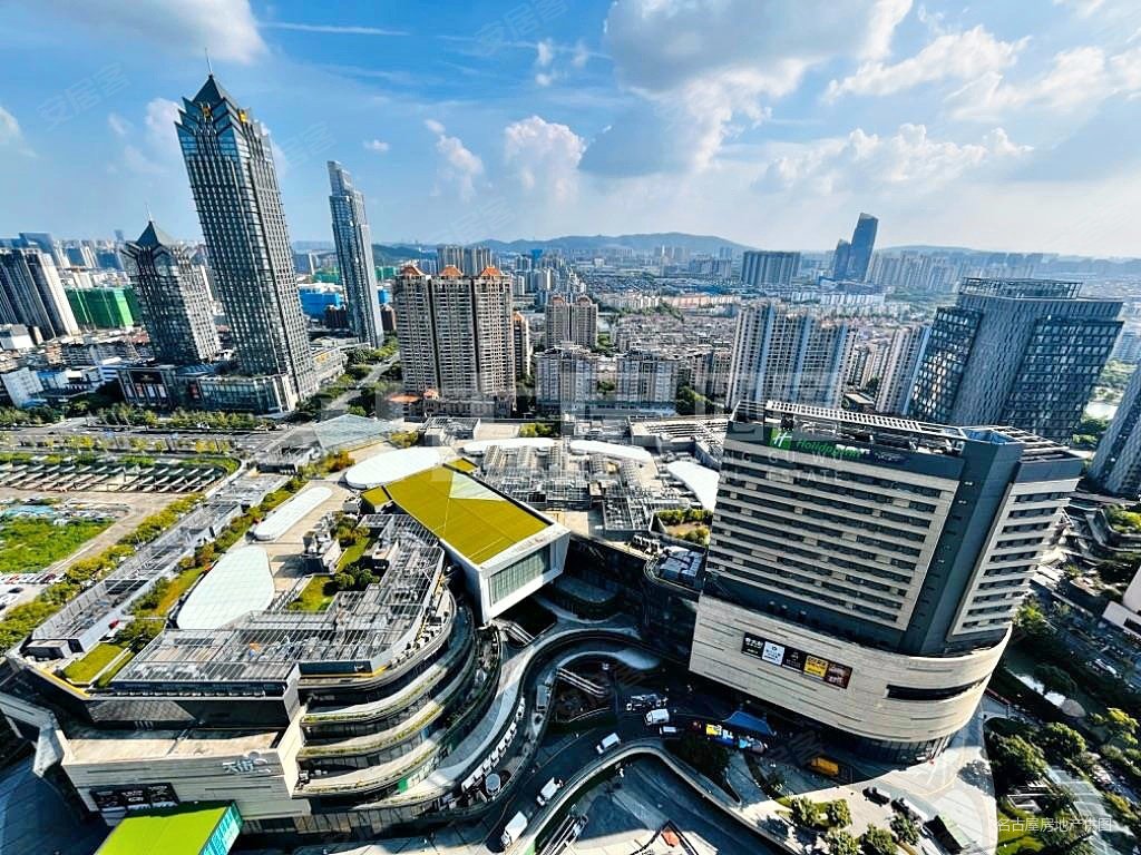 龙湖狮山天街广场三期3室2厅2卫115㎡南北618万