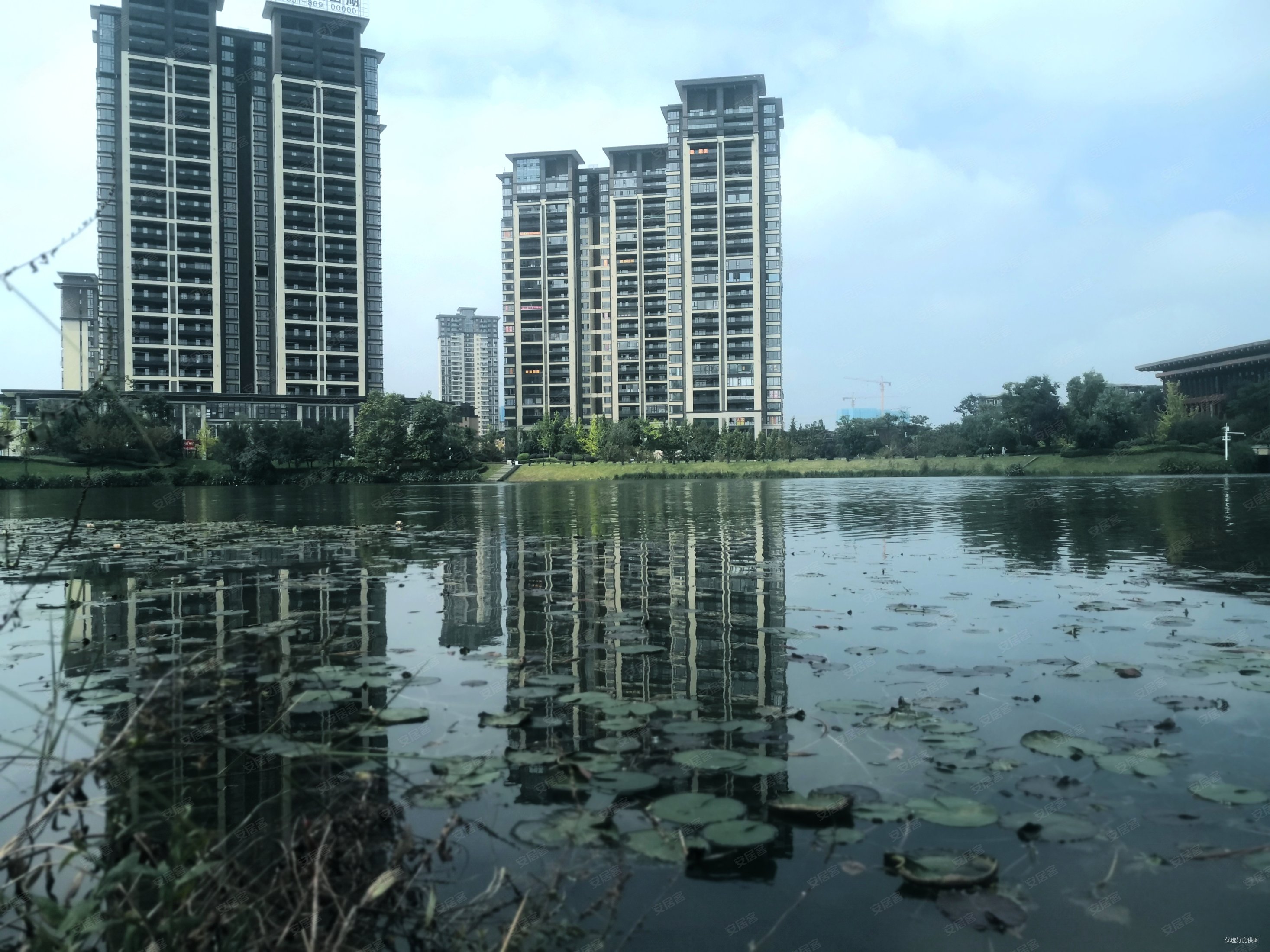 观山湖中铁阅山湖c区端头大别墅土建改好人车分流近公园