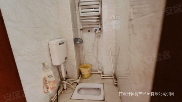 名门大厦2室2厅2卫114㎡南北60万