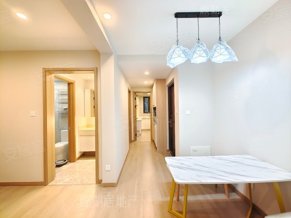 上海浦东南汇周边馨雅铭苑新天地附近 2室2厅1卫 精装 电梯高层 环境