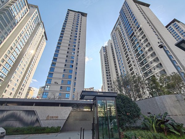 昆明盘龙火车北站俊发俊尚峰新装端头4房 白云路地铁站 俊发中心 卧室