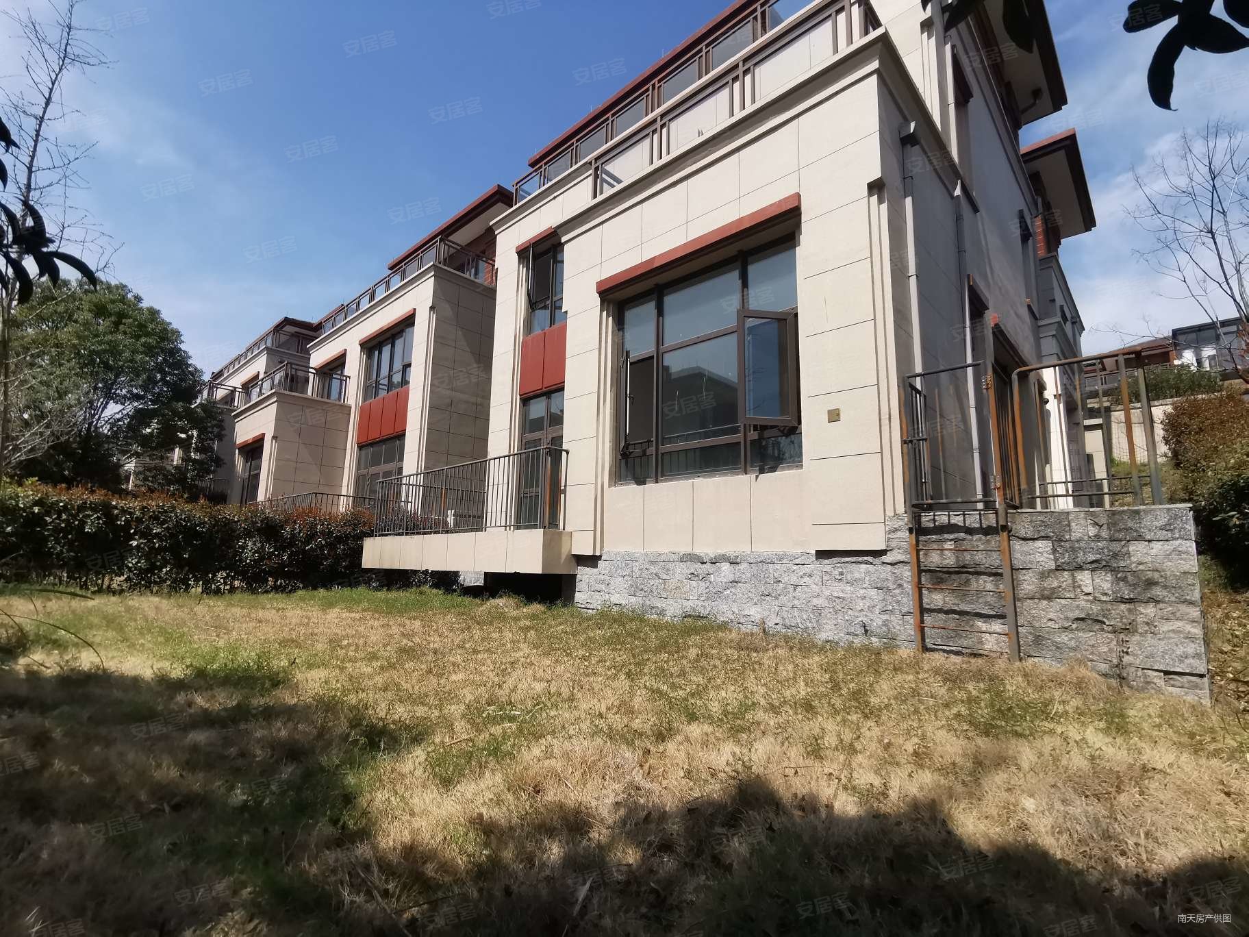 亚隆它山郡别墅