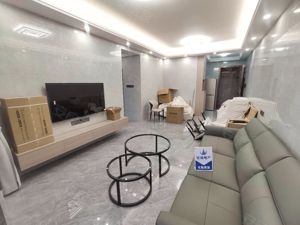 深圳宝安流塘尖岗山壹号花园信义领御旁 新小区 尖岗山壹号 户型方正