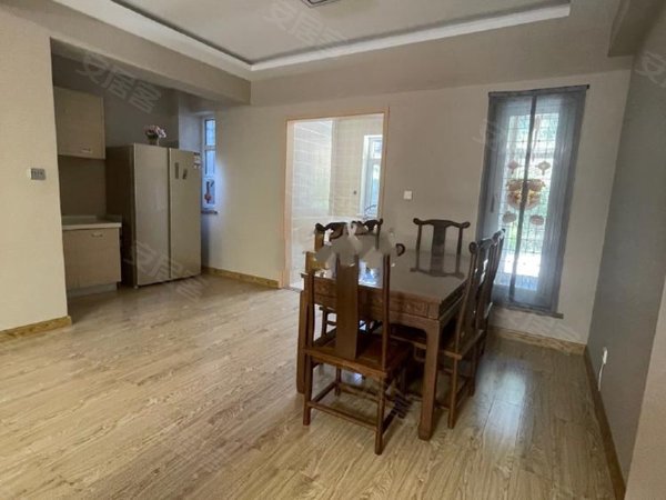 丹东振安九连城街名仕庄园珍珠泡名仕庄园步梯二楼带300平花园,含取暖