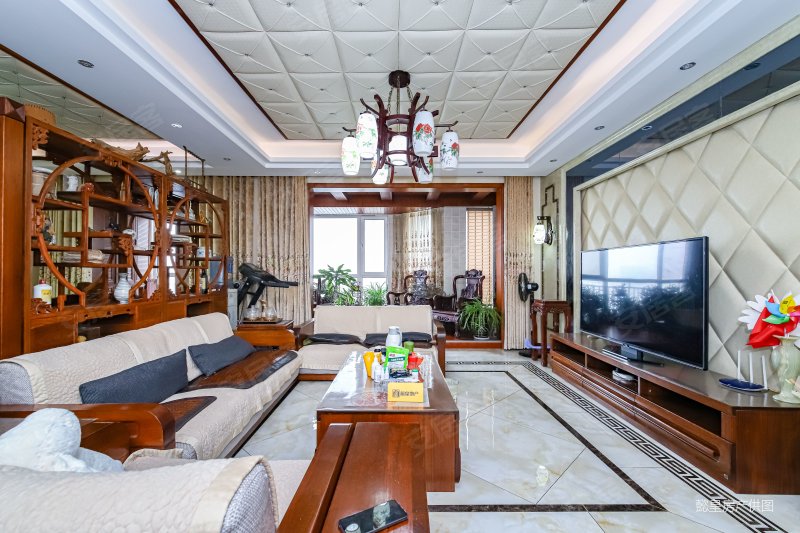 国宝华府大平层丨豪华装修满两年丨370万品质小区近地铁丨诚售