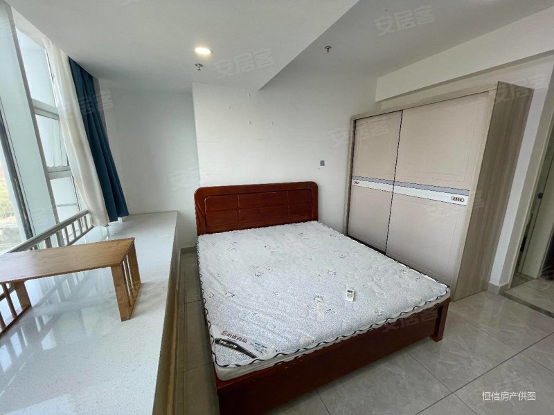 市中心,白浪河畔,摩尔公寓,西向沿河观景房,有钥匙!