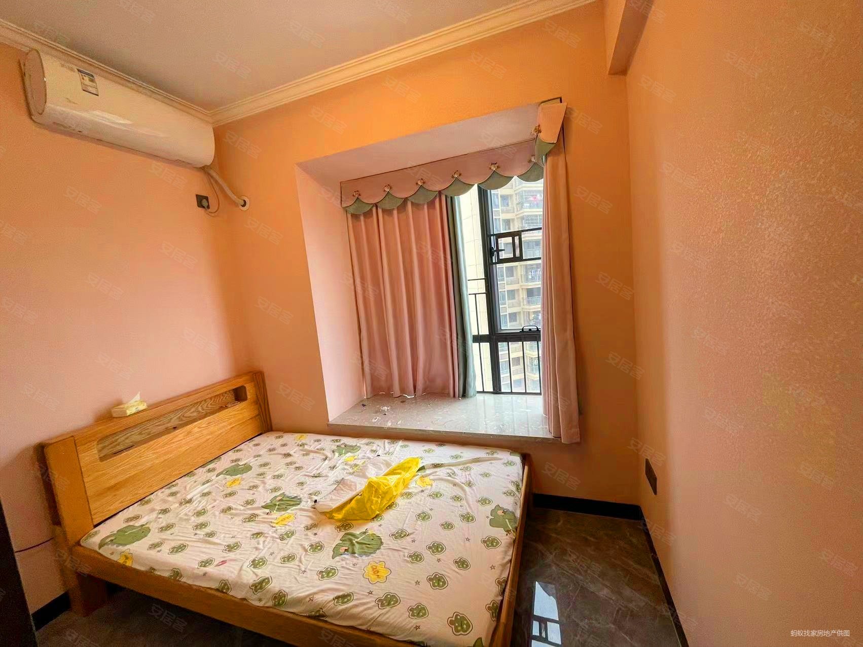 一城悦府,精装4房,急出100万,新装修,入户方正,保养好!