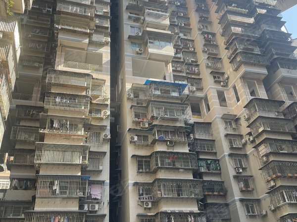 重庆渝中解放碑临江路小区洪崖洞 平街上1楼半 全江景房 带阳台 可以