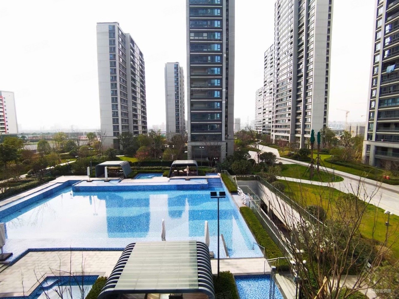 杨柳郡三期136户型388万带家具诚售,鸣柳苑二手房,388万,4室2厅,2卫