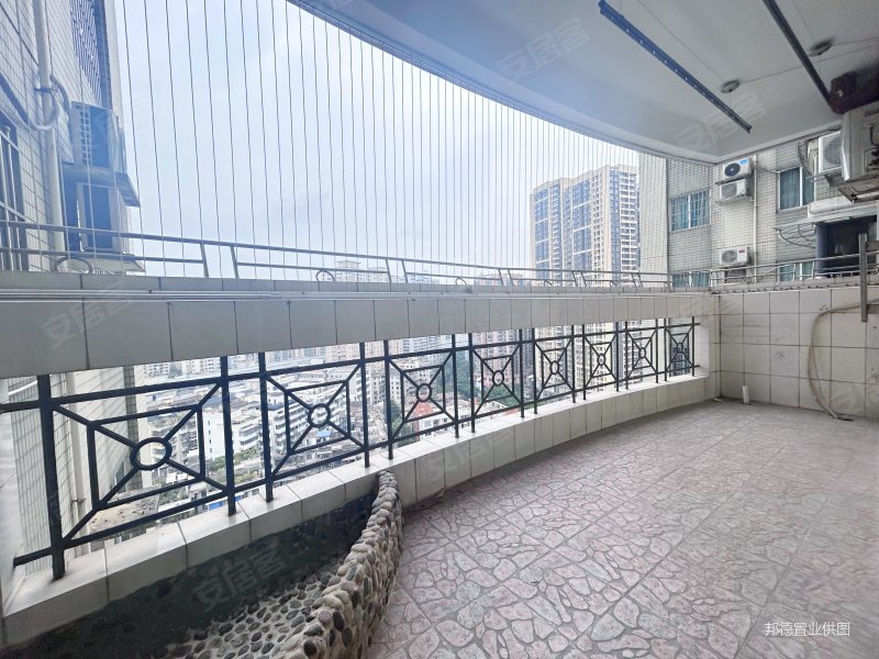 金羊花园11027平900万3室1厅2卫